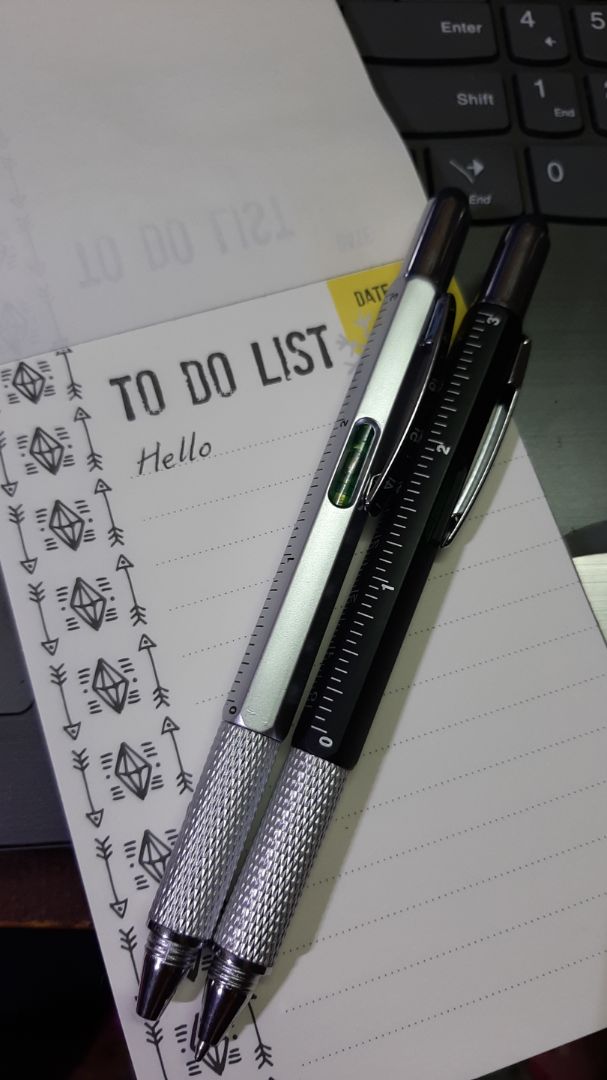 Bút viết khá ổn, trơn chu. Mình ko dùng máy cảm ứng điện rung nên k rõ chức năng này nhưng cơ bản là khá tiện dụng.