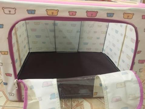 Chả hiểu sao, mua về cu con nó mê mẩn, cứ như cái nhà của nó vậy, chạy vào nằm co ro như đúng rồi, trông ghét lắm cơ ấy!!! hihi. Cảm quan nhận xét, rất phù hợp với mình, nhà cửa bề bộn, túi này cất trữ được khá nhiều đồ luôn!! có thể chăn màn, có thể quần áo, có thể thú bông, có thể đồ đạc của trẻ em!! Nhìn chung là ưng, ngày trước tôi có mua bên link ngẫu nhiên, nay có link chọn màu, Thích mắt lắm!! cảm ơn shop nhaa. sẽ ủng hộ tiếp cho sp này!!!!