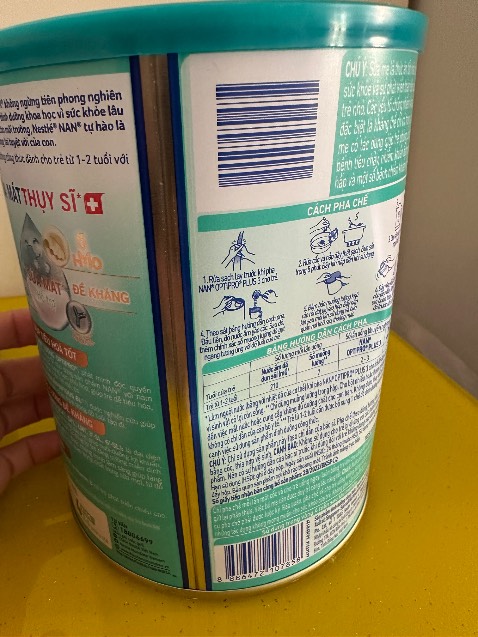 Mình đặt 4 *** sữa hàng giao nhanh và sữa tốt. Nhưng mình không hiểu lý do tại sao cả 4 *** sữa mình nhận đều bị móp hộp