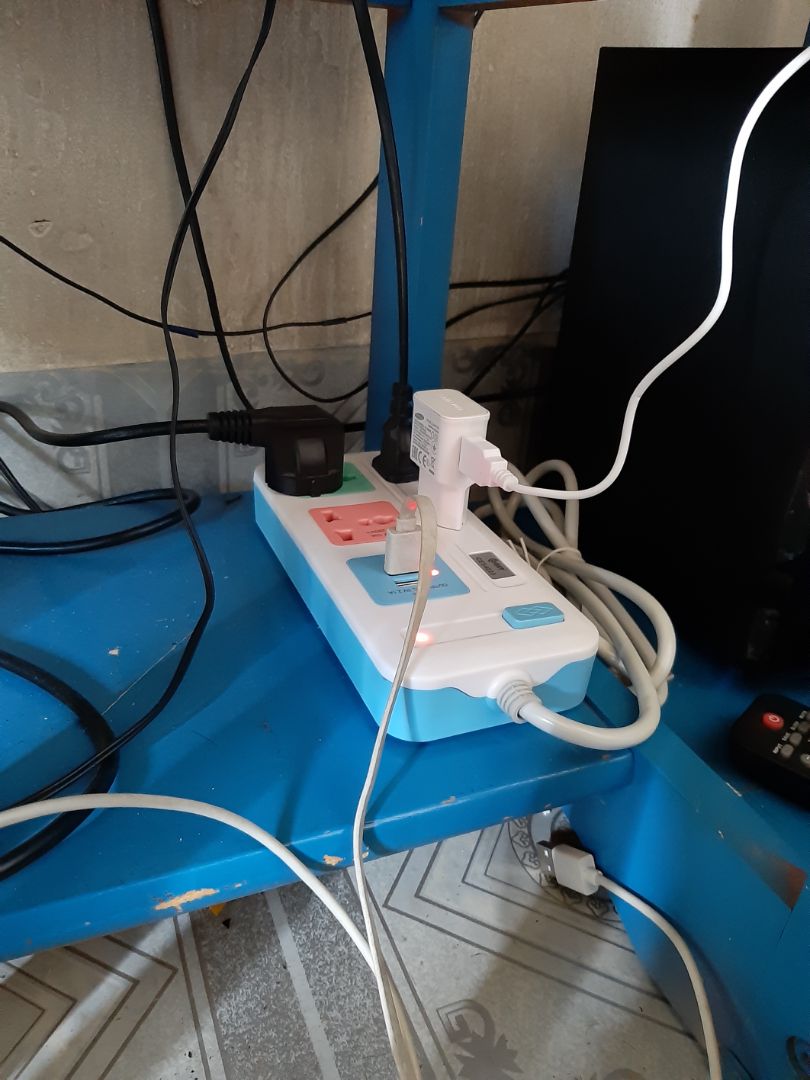 Ổ cắm cứng cáp, chắc chắn. Chổ phích cắm rất chặt, không bị lỏng. Có 2 cổng USB xài tốt, rất tiện lợi. Thương hiệu uy tín chất lượng.