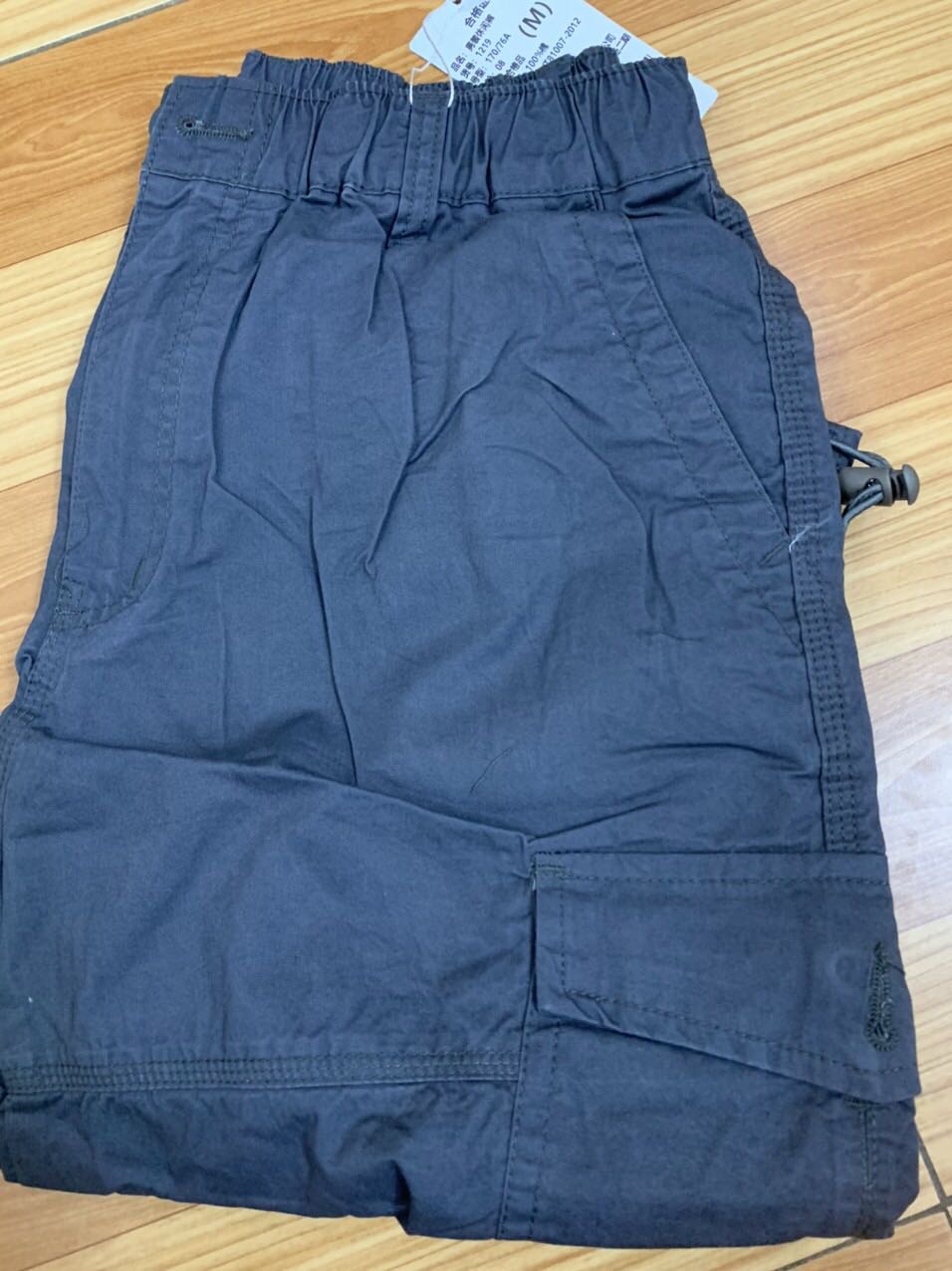 Giao hàng nhanh, chất vải khá dày dặn, màu, form quần đẹp, ok lắm nha Giao hàng nhanh, chất vải khá dày dặn, màu, form quần đẹp, ok lắm nha