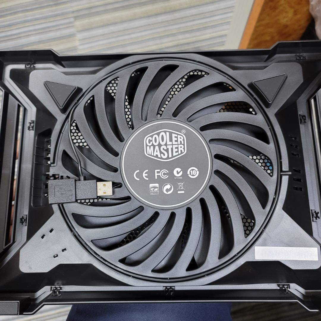 Quạt to 20 cm, chạy êm, thổi mát toàn bộ mặt đế laptop, ngon trong tầm giá