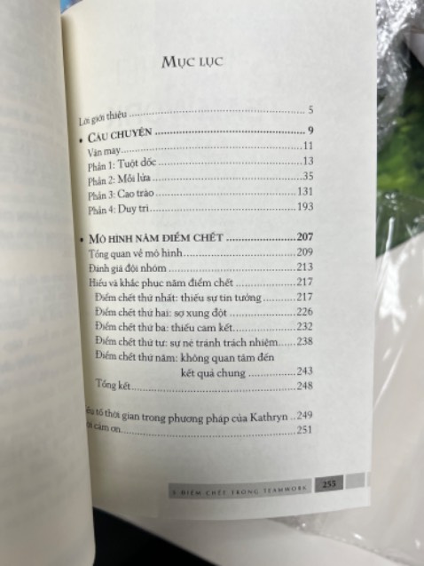 Sách đẹp, giao hàng siêu tốc chỉ trong 3 tiếng!