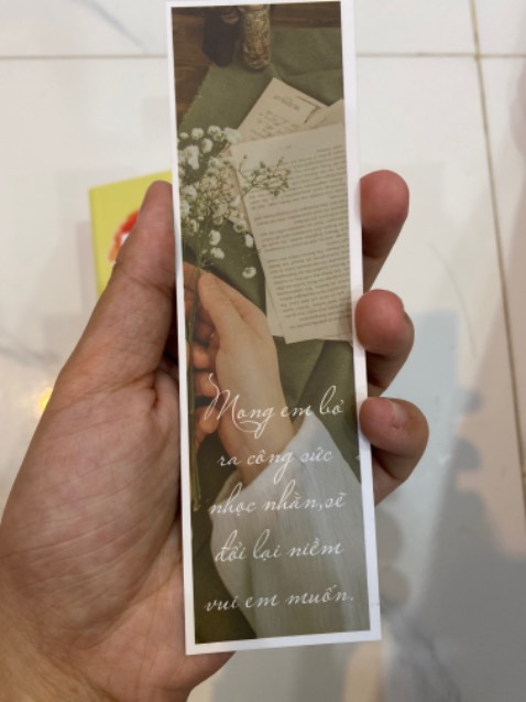 Sách mới, đẹp, giá rất tốt so với thị trường. Được tặng kèm book mark nữa, rất hài lòng.