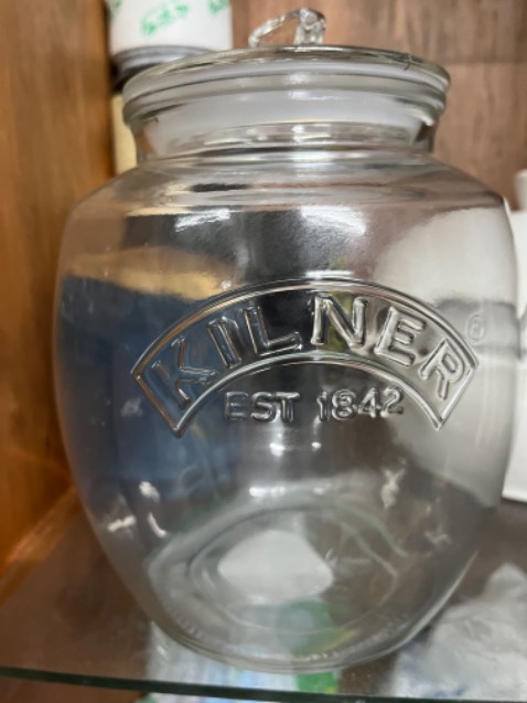 Không khoá gài nắp bình! Giá như vậy khá chát.