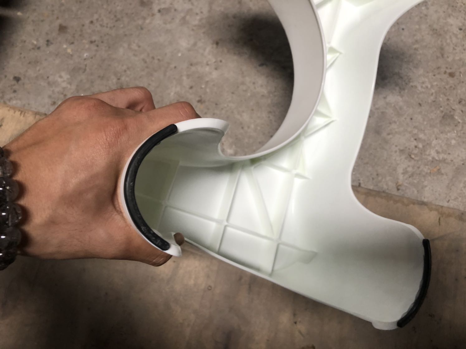 lúc đầu mình thấy hình ảnh giống euko mà thấy rẻ nên mua nhưng nhận hàng khá là thất vọng vì ghế bé hơn trong ảnh, nhựa chất lượng kém, bẻ cái là cong.