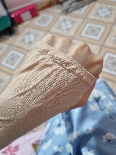 Găng tay mình nhận chưa mang đã bị lỗi rách một lỗ, hơi thất vọng về chất lượng sản phẩm Găng tay mình nhận chưa mang đã bị lỗi rách một lỗ, hơi thất vọng về chất lượng sản phẩm