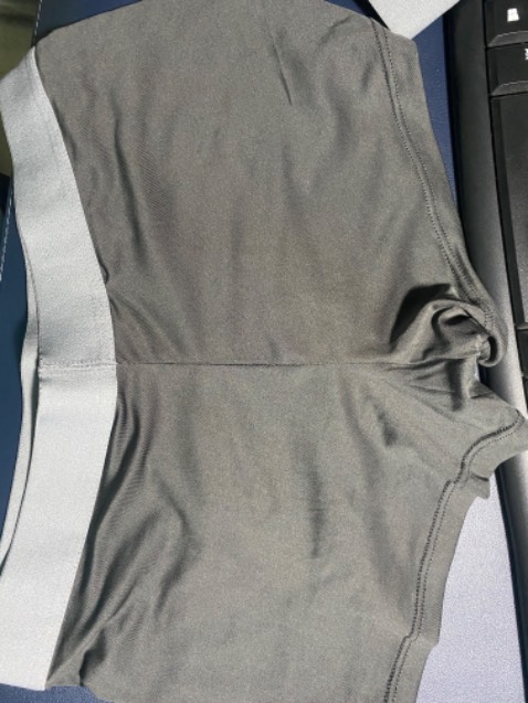 Đơn hàng giao nhanh, giá tốt!
Thun không mát lắm! Đường may sau lưng gây khó chịu