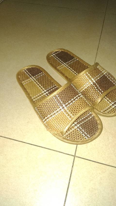 Mua 3 đôi, một đôi cỡ to hơn vừa đi đc một ngày thì bị hỏng, đề nghị nhà bán hàng đổi lại. Đây là hình ảnh của SP.