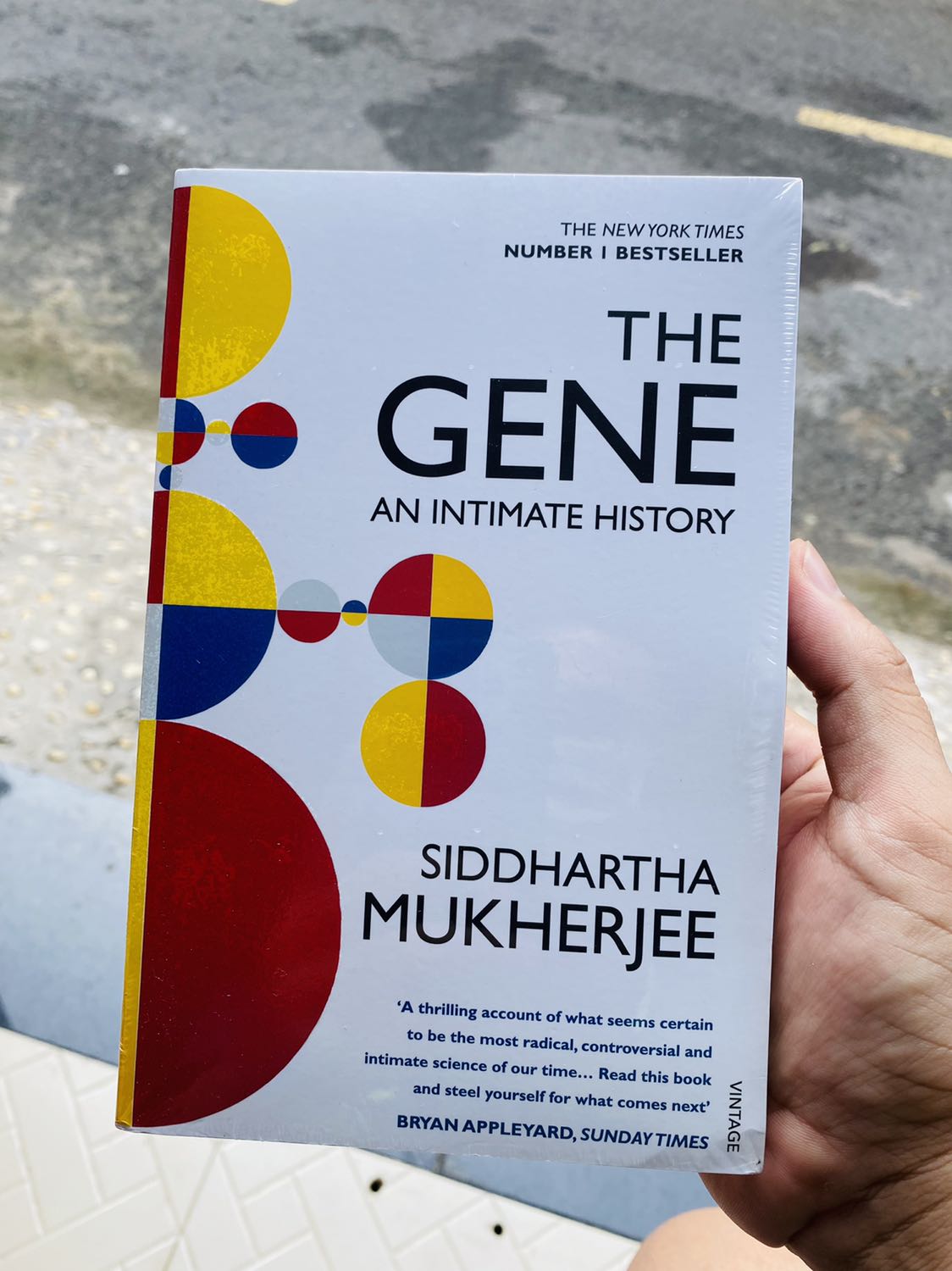 Sách mới, còn nguyên seal bên ngoài. Nội dung đã đọc tiếng Việt và Tiếng Anh bên máy kindle. Nhưng vẫn thích sưu tầm thêm. Chấm 5*