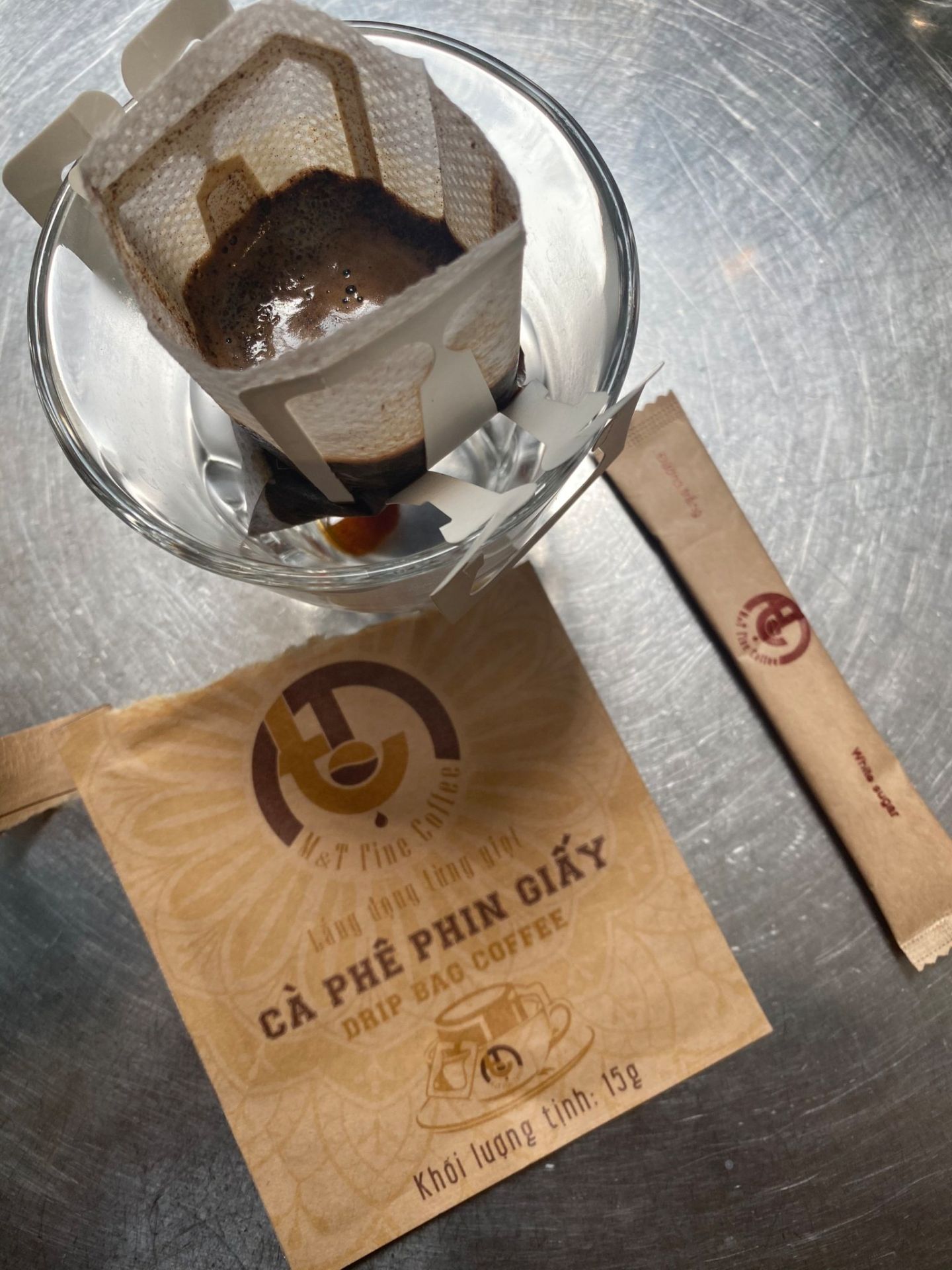 Mình thấy Hiệu này qua Face đặt thử trên tiki do mình tin tưởng trên Tiki hơn, cũng không biết phin giấy là như thế nào? Ai ngờ tiện, vị cf đậm & thích vị giống vậy nè. Pha sữa uống thơm lắm. Tiki đóng gói rất kỹ.
Thanks Tiki và shop