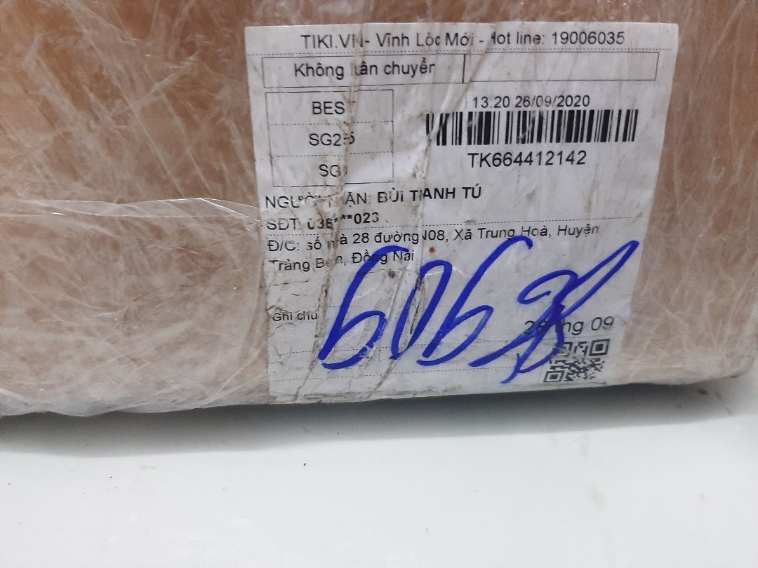 chất lượng bàn khá tốt, chắc chắn, màu sắc vân gỗ, mặt bàn bóng rộng dãi, mặc dù đã để màn hình máy tính, bàn phím, 2 bên vẫn có khoảng trống như hình. chỉ thiếu thiếu 1 gộc tủ để tiền, hoặc đồ q trọng. Còn lại rất đáng để mua. chất lượng bàn khá tốt, chắc chắn, màu sắc vân gỗ, mặt bàn bóng rộng dãi, mặc dù đã để màn hình máy tính, bàn phím, 2 bên vẫn có khoảng trống như hình. chỉ thiếu thiếu 1 gộc tủ để tiền, hoặc đồ q trọng. Còn lại rất đáng để mua.