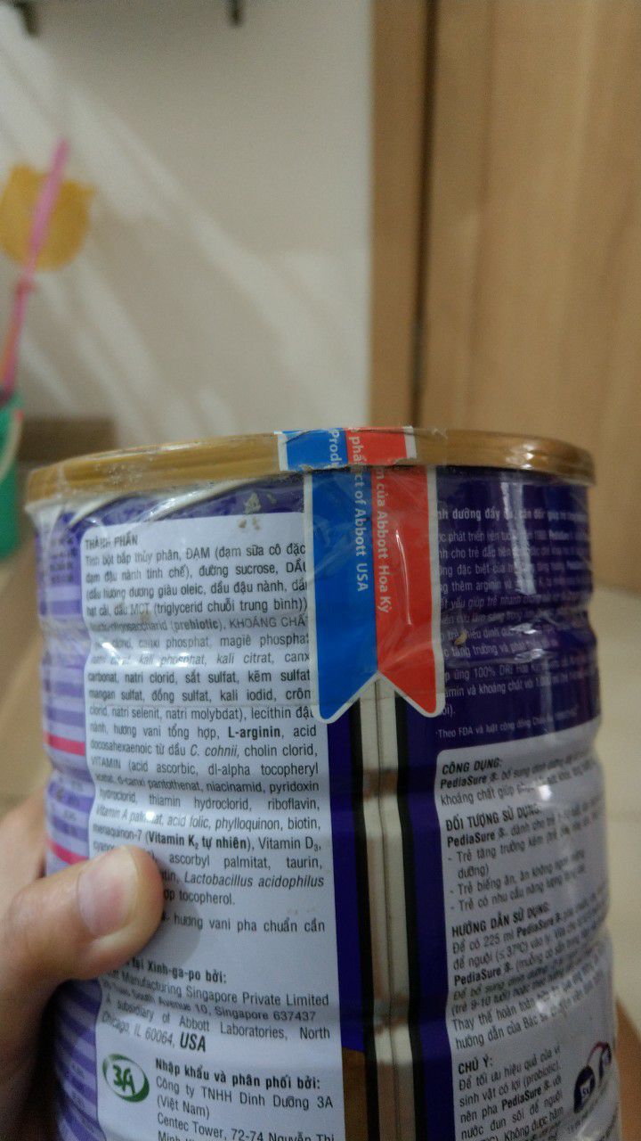 không hài lòng chút nào,  sữa giao đã bị khui rách tem,  sau đó dán băng keo lại,  như vậy liệu là bỏ sữa khác vào trong?  chất lượng sp như vậy không thể hài lòng được,  vui lòng đổi hàng hoặc trả tiền lại trong thời gian sớm nhất.