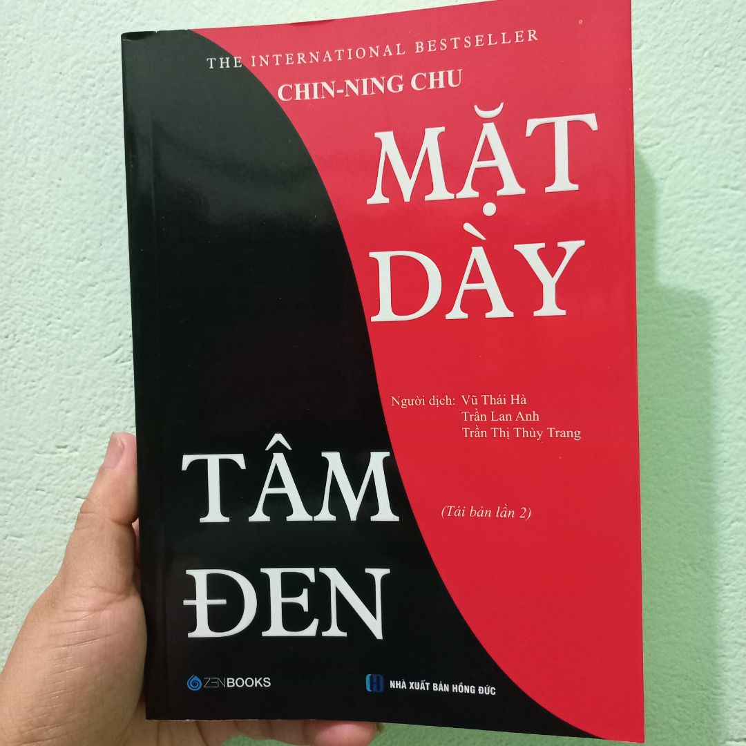 Mua được cuốn này đợt sale, thế mà còn rất mới và xịn xò nữa. Cuốn này nổi tiếng là hay rồi, mãi mới mua được, ưng ý lắm luôn các bạn ạ. Cảm ơn tiki nhiều, hi vọng sẽ có nhiều dịp sale để sinh viên như tụi em có điều kiện mua sách chuẩn ạ. Hi