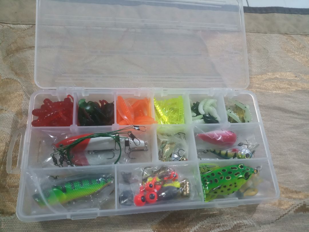 Cực kỳ hài lòng về sp. Chất lượng tốt, mẫu mã ok hoàn toàn giống mô tả, đầy đủ các thể loại mồi câu và phụ kiện, đi câu chỉ việc cầm cần vs 1 hộp sp là đủ dư sức câu cá.
