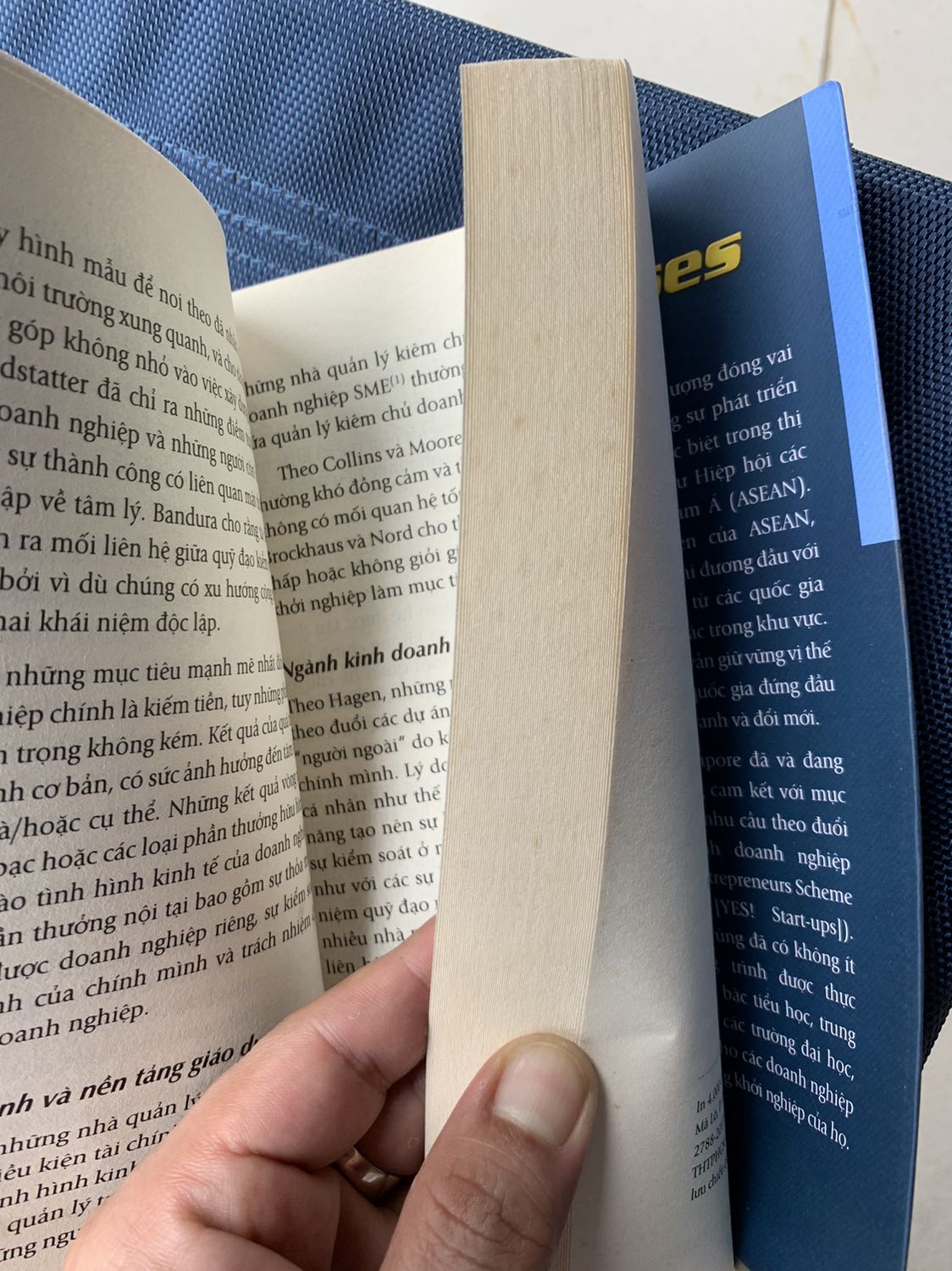 Giao sách quá cũ, chuyển màu ố vàng, thanh toán tiền trước mà 45 ngày mới nhận được sách. Từ ngày 1/8 dù shipper vẫn hoạt động bình thường.