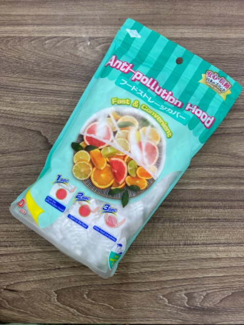 Màng chụp dùng rất tiện, bọc được nhiều kích cỡ nồi tô chén, dùng để trùm nón bảo hiểm cho khỏi ướt cũng okela luôn. một bịch siêu nhiều xài không biết bao giờ mới hết