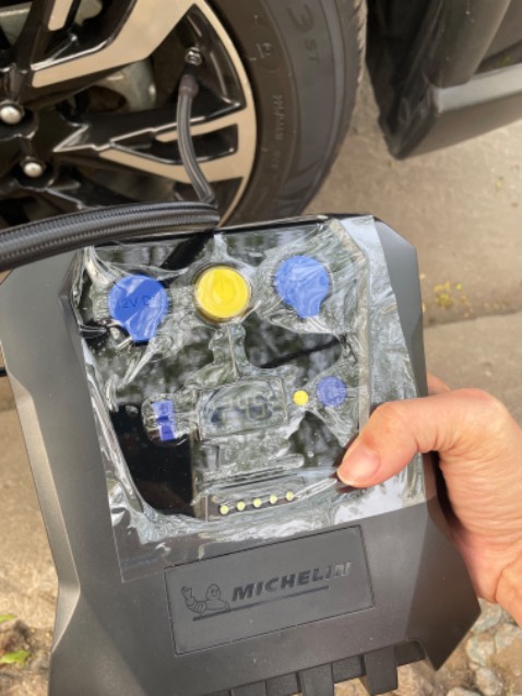 Máy bơm nhanh, chính xác. Hàng michellin thì chắc khỏi bàn về chất lượng