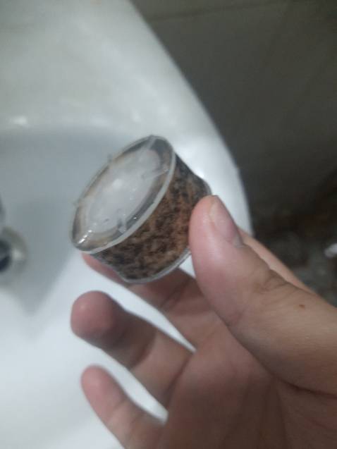 Sản phẩm lọc nước rất sạch, đây là lõi lọc sau 2 tháng sử dụng. Chứng tỏ đầu vòi lọc làm việc rất tốt.