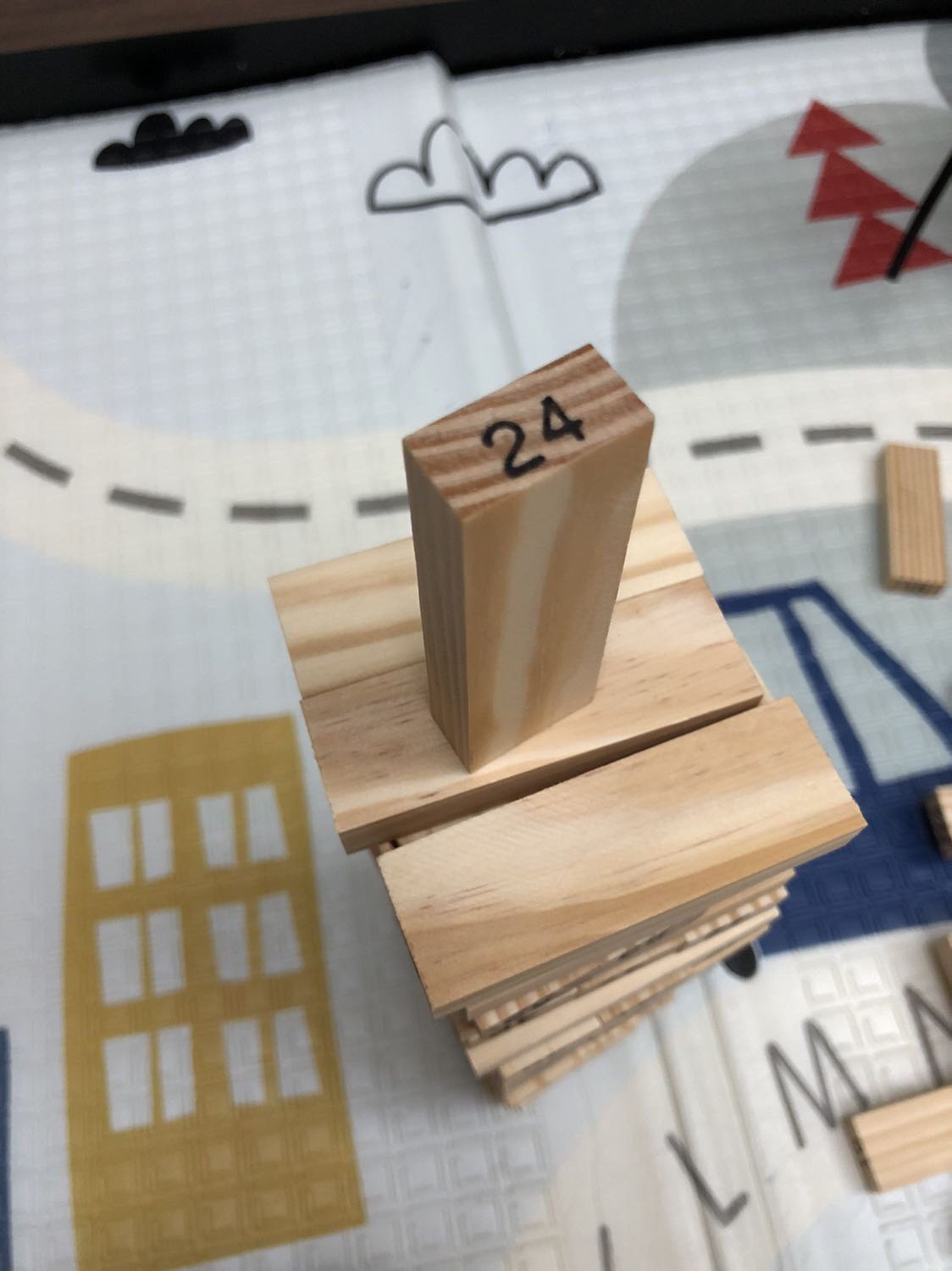 mua mấy món đồ của shop rồi, món nào cũng ưng, chu đáo như vậy thì mới bán tốt, nên duy trì nha
bé nhà mình rất thích, đồ gỗ nên an toàn, sợ đồ nhựa và kim loại lắm
thẻ bảo hành đầy đủ và giao hàng khá nhanh
nên gọi cho khách trước khi giao hàng để khách chủ động nhé shop