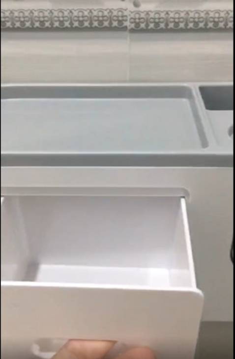 Hàng y hình, chắc chắn. Băng keo hơi khó bóc, trước mình mua thì bóc phát là ra không hiểu sao của cái này vật lộn mãi mới bóc được. Nhưng nhìn chung vẫn rất ưng