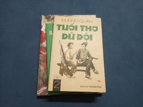 Sách đẹp, giấy đẹp hơn lần đầu xuất bản, in ấn tốt. Nhà sách Tiki bọc gói khá cẩn thận. Đơn hàng 5 cuốn thì có 2 cuốn Tuổi thơ dữ dội tập 1 và 2 vẫn bị móp bìa và cạnh sách.