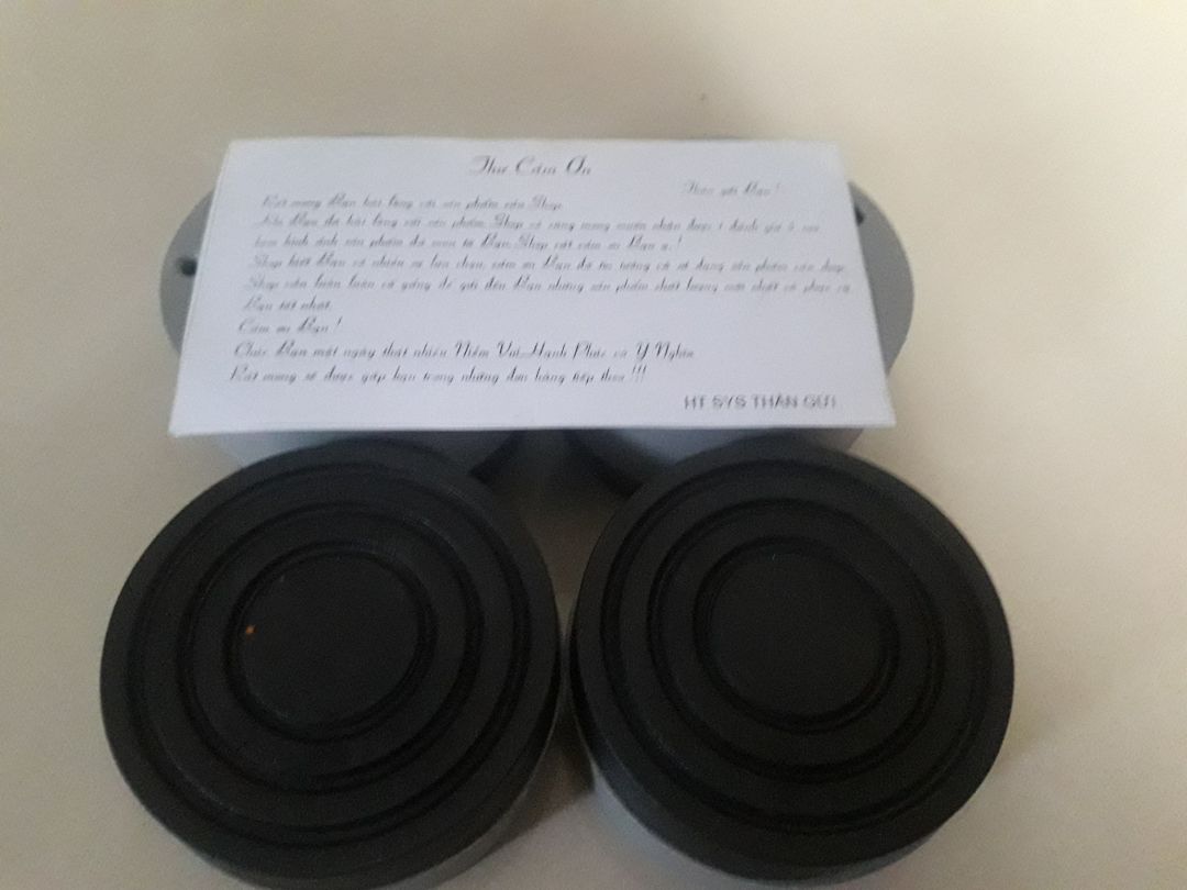 Giao hàng đúng nhanh, order từ ngày hôm qua, trưa hôm nay đã nhận được hàng. Kèm theo "thư cám ơn" của shop nữa làm cho mình có cảm giác mình là người rất quan trọng của shop!