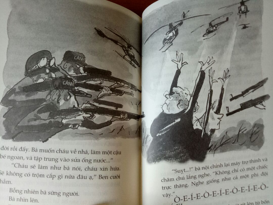 Mua của Fahasa nên không sợ sản phẩm sẽ bị hư hại hay gì luôn á. Sách rất mới, rất đỉnh luôn. Nội dung sách thật sự đúng kiểu dành cho trẻ em khoảng 13-14 tuổi đổ xuống, nó nói đúng thực trạng tâm lý trẻ con hiện nay là không thích người già, khuyến khích các bạn nên yêu thương, bên cạnh bà nhiều hơn bởi vì bà có lẽ thú vị nhiều hơn những gì bạn nghĩ và còn gửi gắm một thông điệp là ủng hộ bạn đọc trẻ hãy theo đuổi ước mơ của mình, dù ước mơ ấy đối với người khác là chẳng đáng theo đuổi: ví dụ như trong sách, cha mẹ của Ben mong cậu trở thành một vũ công nổi tiếng, nhưng cậu lại muốn trở thành một người sửa ống nước, và câu chuyện đã chứng minh một thợ sửa ống nước thật sự là tuyệt cú mèo! :3 Mình đã hi vọng câu chuyện có thể ẩn chứa nhiều điều sâu xa hơn nhưng nó chỉ dừng lại ở ngưỡng giải trí và phù hợp nhất với lứa tuổi 9 - 13. Ngôn ngữ và tình tiết hấp dẫn của câu truyện đã chứng minh sự tài năng của David. Thật sự ngưỡng mộ ông!