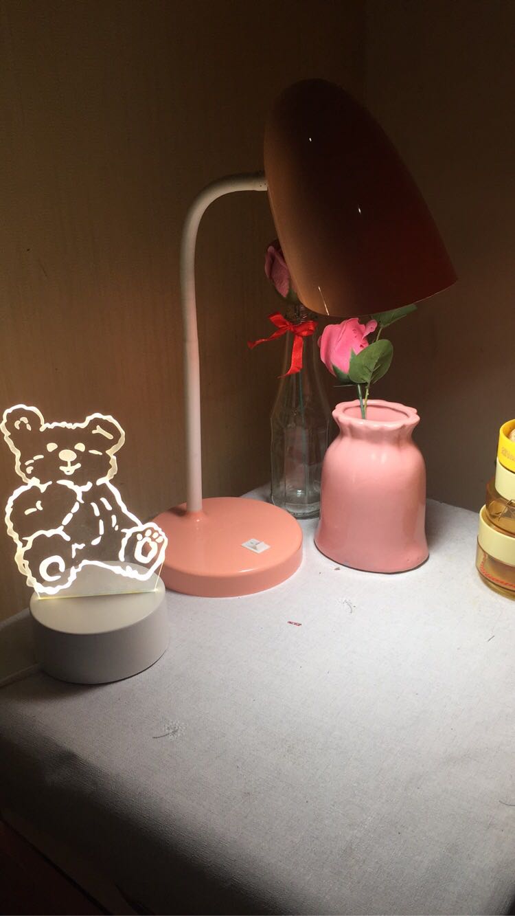 Đèn rất đẹp nhé,giao hàng nhanh. Mỗi tội tưởng đèn màu vàng cơ ????☺️☺️☺️☺️☺️