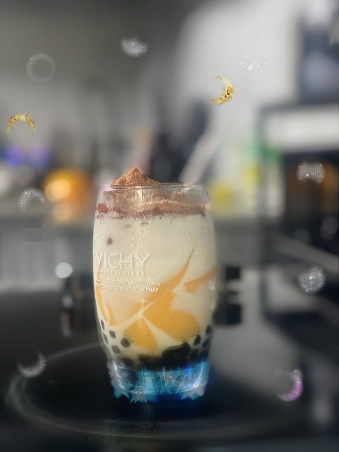 Đã nhận được hàng như hình . Cũng dễ sử dụng nhưng shop lại không ship chai siro đường đen cho tôi. Sản phẩm cao giá nhất của đơn hàng . Mà cũng không liên lạc được shop. Shop cũng không liên lạc trước với tôi trong quá trình Ship hàng để thông báo . Tình hình giao thu hàng đều khó khăn lúc này . Có gì nấu nấy . Mong shop giải quyết về việc ship thiếu chai siro đường đen dùm . Cảm ơn shop .