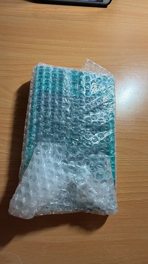 Giá rất hời và chất lượng sách khá tốt. Tuy bao bì của tiki không được chỉn chu cho lắm và góc sách hơi bị móp nhẹ nhưng nhìn chung tổng thể vẫn rất oke.