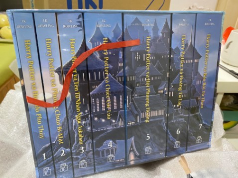 Lần này mình dành lời khen cho khâu đóng gói và vận chuyển của Tiki. Đơn giao từ Hcm ra Hnoi mà hộp vẫn nguyên, không bị móp méo chỗ nào. Mình thích bộ này lâu r, lần này chốt hạ mua và nhận về sản phẩm rất ưng ý 🥰 Cảm ơn Tiki rất nhiều 🫶🏻