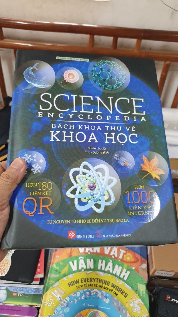 Sách khá dày và nặng, nhiều nội dung chi tiết và hình ảnh rõ ràng, chất lượng hơn hẳn nhiều sách có cùng nội dung của những NXB khác. Rất đáng để mua, dù giá hơi cao so với các loại sách tương tự !