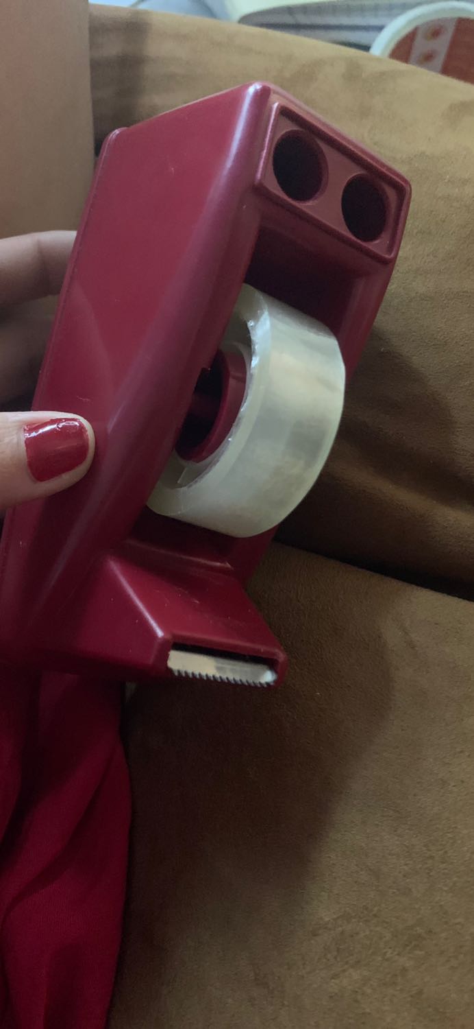 Ko biết mấy loại khác có giống vậy ko, tại lần đầu mua xài, kéo băng keo ra hay bị rơi ra ngoài ko có gì kiềm lại àk? Để vô đúng khớp rồi, mà lỡ kéo băng keo cao quá là bị rới ra khỏi