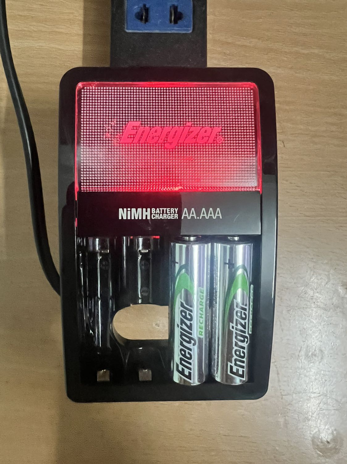 Chưa dùng thử bộ sạc, mới dùng pin. Thiết kế đẹp hiện đại. Mua với mục đích dùng cho chuột bluetooth mà lại ko dùng được vì pin có điện áp 1.2V trong khi chuột lại toàn dùng điện áp 1.5V, đành chuyển đổi mục đích sử dụng sang đồng hồ treo tường, điều khiển tv. Trước mắt cứ cho 5 sao Chưa dùng thử bộ sạc, mới dùng pin. Thiết kế đẹp hiện đại. Mua với mục đích dùng cho chuột bluetooth mà lại ko dùng được vì pin có điện áp 1.2V trong khi chuột lại toàn dùng điện áp 1.5V, đành chuyển đổi mục đích sử dụng sang đồng hồ treo tường, điều khiển tv. Trước mắt cứ cho 5 sao