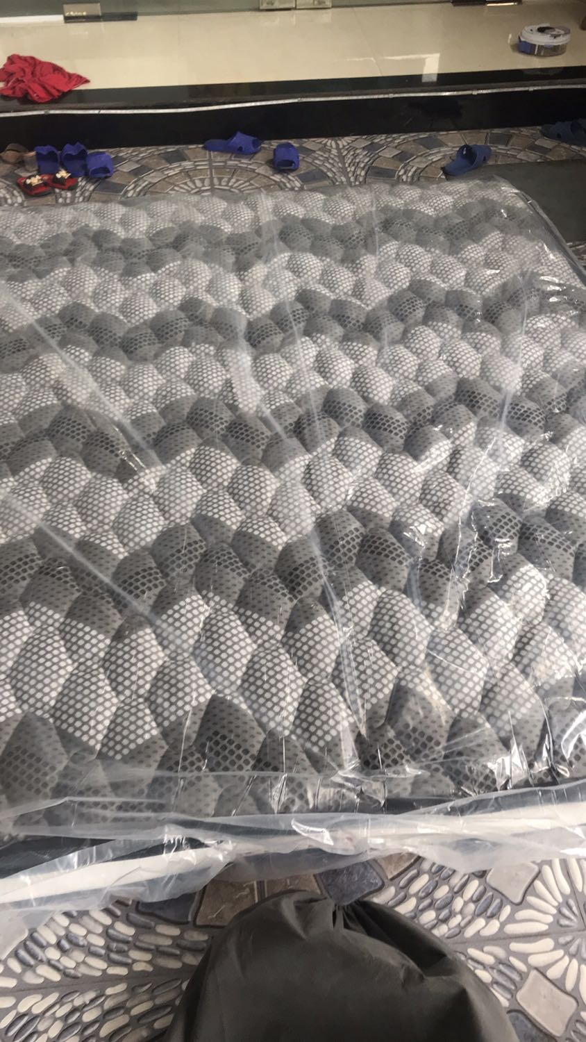 Mặt nệm không giống mô tả. Được cái dao hàng nhanh