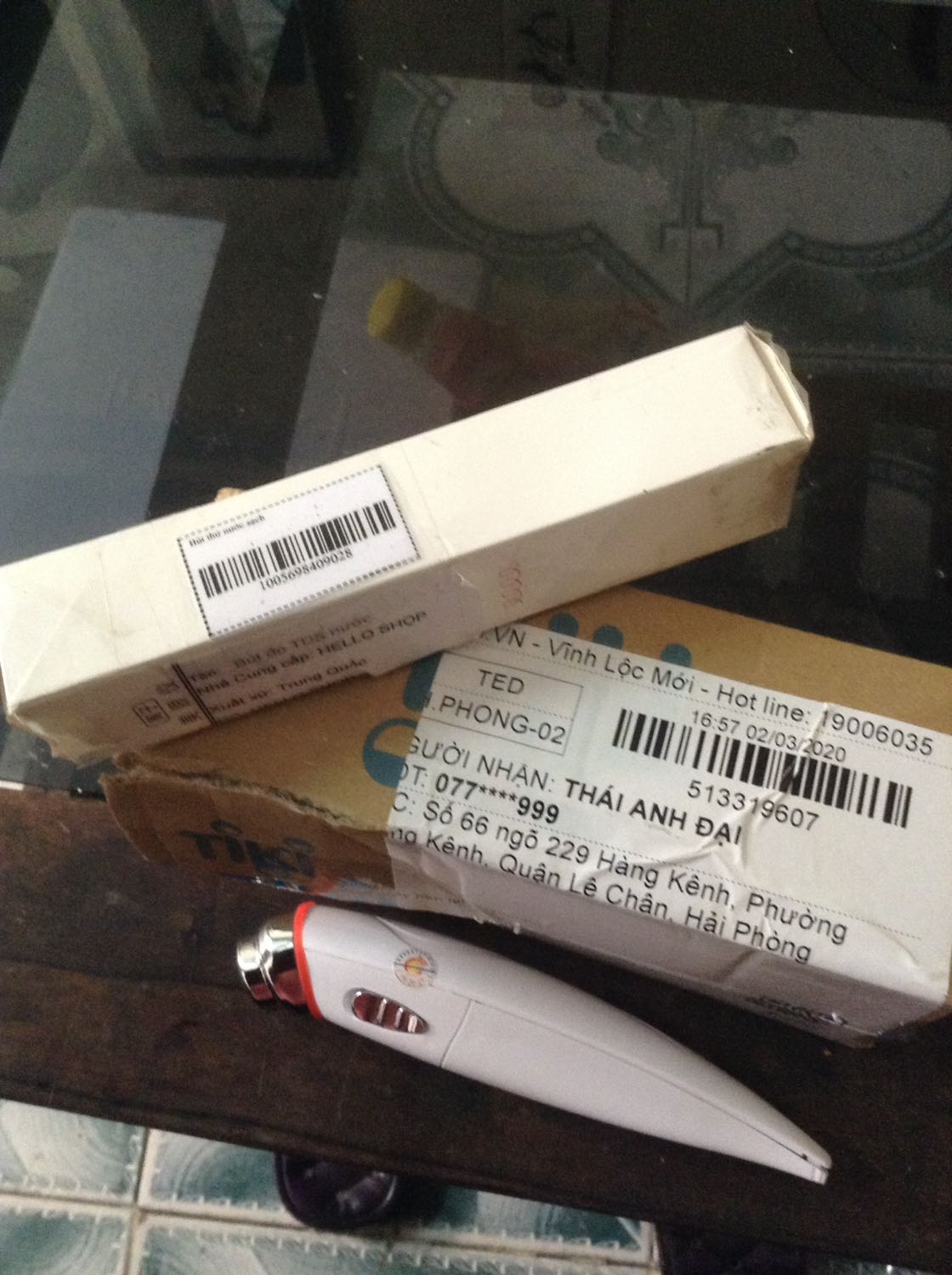 Sản phẩm của HELLO Shop lúc nhận hàng không đúng với mẫu. Giao cho khách mà không kiểm tra hàng thật quá vớ vẩn. Nhìn hình ảnh đây là bút thử nước hay là cái gì. Đề nghị hoàn tiền hay đổi lại sản phẩm đúng loại đi. Đã mất tiền còn mang bực vào người!