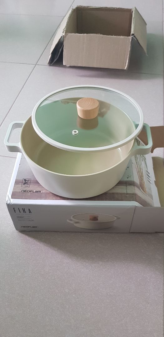 SẢN PHẨM:
- Kích thước: hơi nhỏ so với mình nghĩ.
- Chất lượng: đúng mô tả, đẹp, tinh xảo, good!
VẬN CHUYỂN:
- giao hàng nhanh.
- điểm trừ là bên shiper xếp đồ quá nhiều, chèn móp méo thùng đồ của mình và bẩn.
☆ nhưng mình vẫn cho 5 sao vì shop tư vấn nhiệt tình!!!