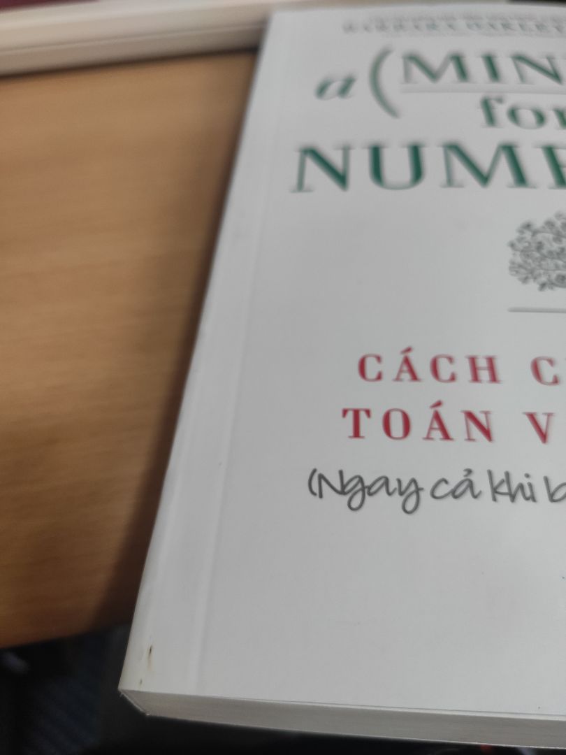 mép quăn, gáy bẩn, như hàng tồn