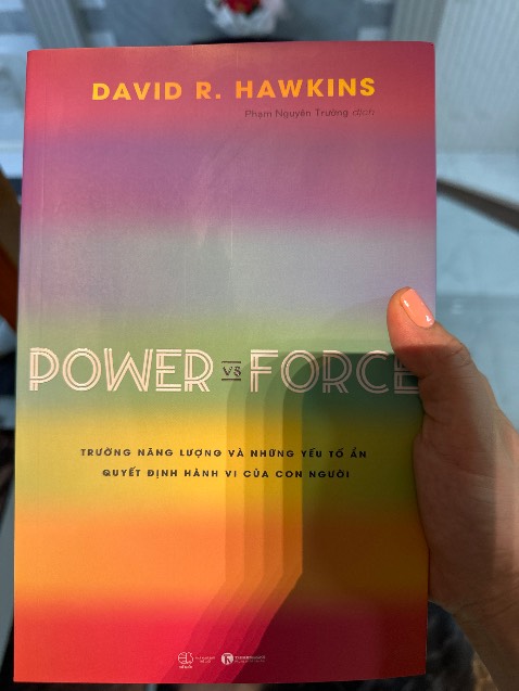 Giao nhầm sách. Mình đặt sách Letting Go lại giao sách Power Force