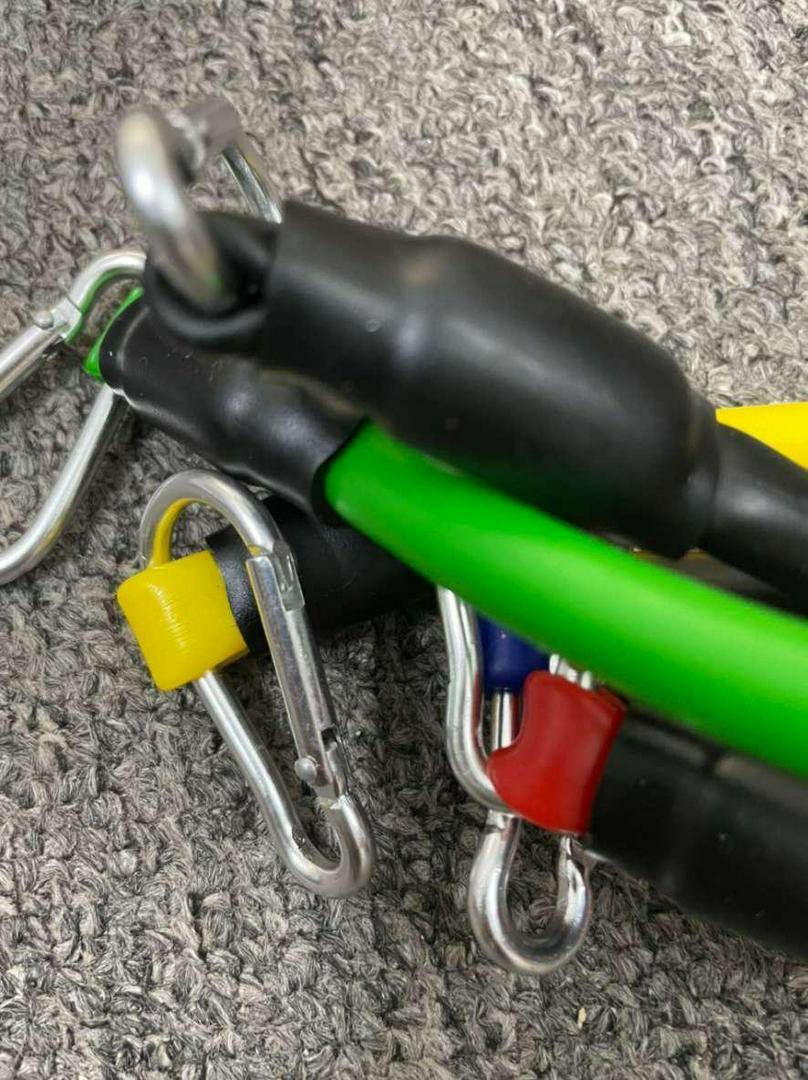 Giao đầy đủ phụ kiện, dây có vẻ chắc chắn, bạn nào muốn kéo mạnh thì phải thêm dây nhé chứ kéo riêng 1 dây là đứt luôn.