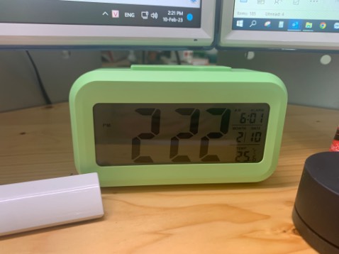 Sản phẩm okay nha. Rất phù hợp với giá tiền. Có điều không có pin kèm nên phải mua ngoài nhé. Giá vậy không có pin cũng phải rồi. Còn ai mà chê báo thức này kia thì dùng diện thoại đi cho rồi, tự nhiên đi chê hàng ngta