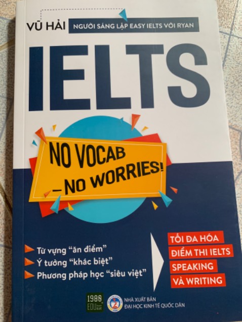 giao hàng bên tiki lần này nhanh kinh khủng ạ mình đặt buổi chiều chủ nhật mà chiều t2 đã có r mặc dù mình ở tỉnh. sách in màu cỡ chữ phù hợp với những đứa thấy nhiều chữ là ngán đọc giống mình 🥲 1 điểm cộng là trong bài đọc có meaning sẵn ko cần vừa đọc vừa tra từ điển 💯