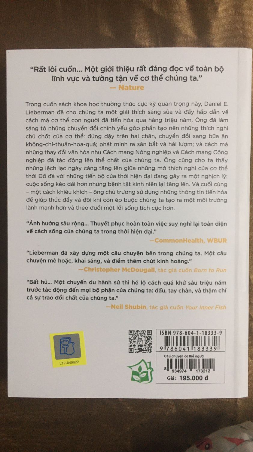 Giao hàng siêu nhanh luôn. Đặt 1 ngày xong đã giao. Nội dung mình xem qua khá hấp dẫn nói về những thay đổi và tiến hoá của cơ thể con người qua hàng triệu năm gắn liền với chế độ ăn uống, lao động. Rất đáng mua nha mn