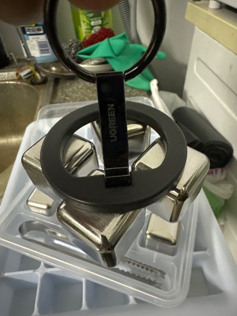 nó không phải là inox vì nam châm hút nó