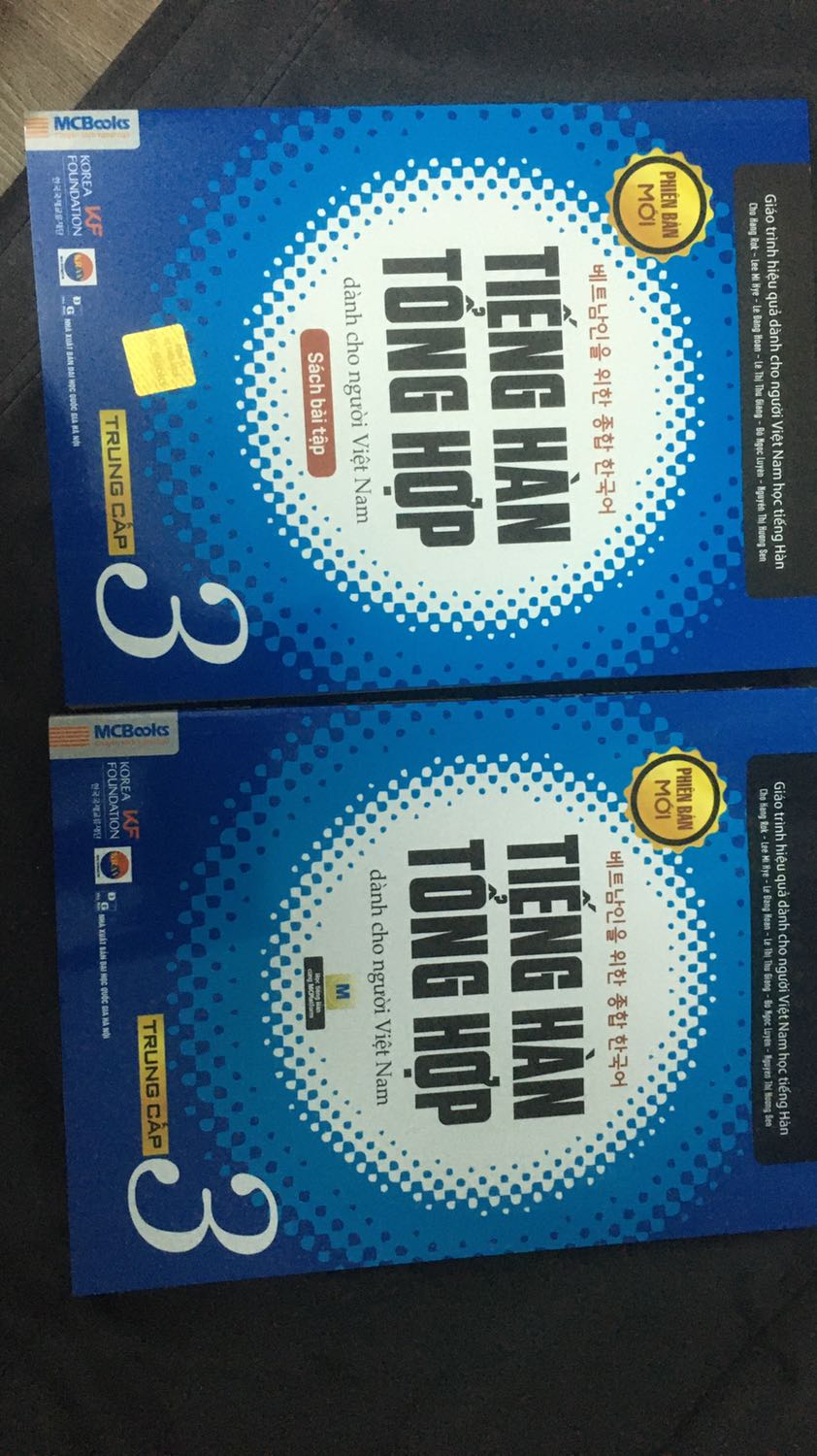 Nói về dịch vụ thì tốt quá chừng luôn! Giao đúng hạn ,hộp gói đẹp,không móp một xíu nào,bên trong còn được bọc bookcare cẩn thận nữa! Sách thì mới ,đẹp, nội dung tất nhiên là đỉnh òiiii! Cảm ơn MC BOOK với TIKI đã giao cho em đơn sách !Nhận được đơn sách là em vui cả ngày hôm nay luôn á! 진심으로 고마워요~~~