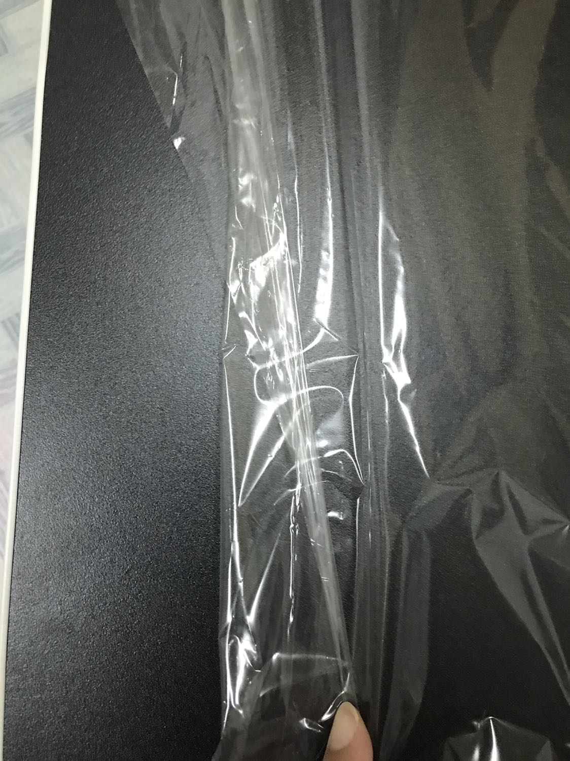 Chất lượng tạm. Chất gỗ và màu vân không như hình quảng cáo. Chân bàn có chất liệu nhôm mỏng, tệ, lỏng. Với bàn ghế thì chân quan trọng. Haiz, Không bik xài được bao lâu với cái chân bàn này.