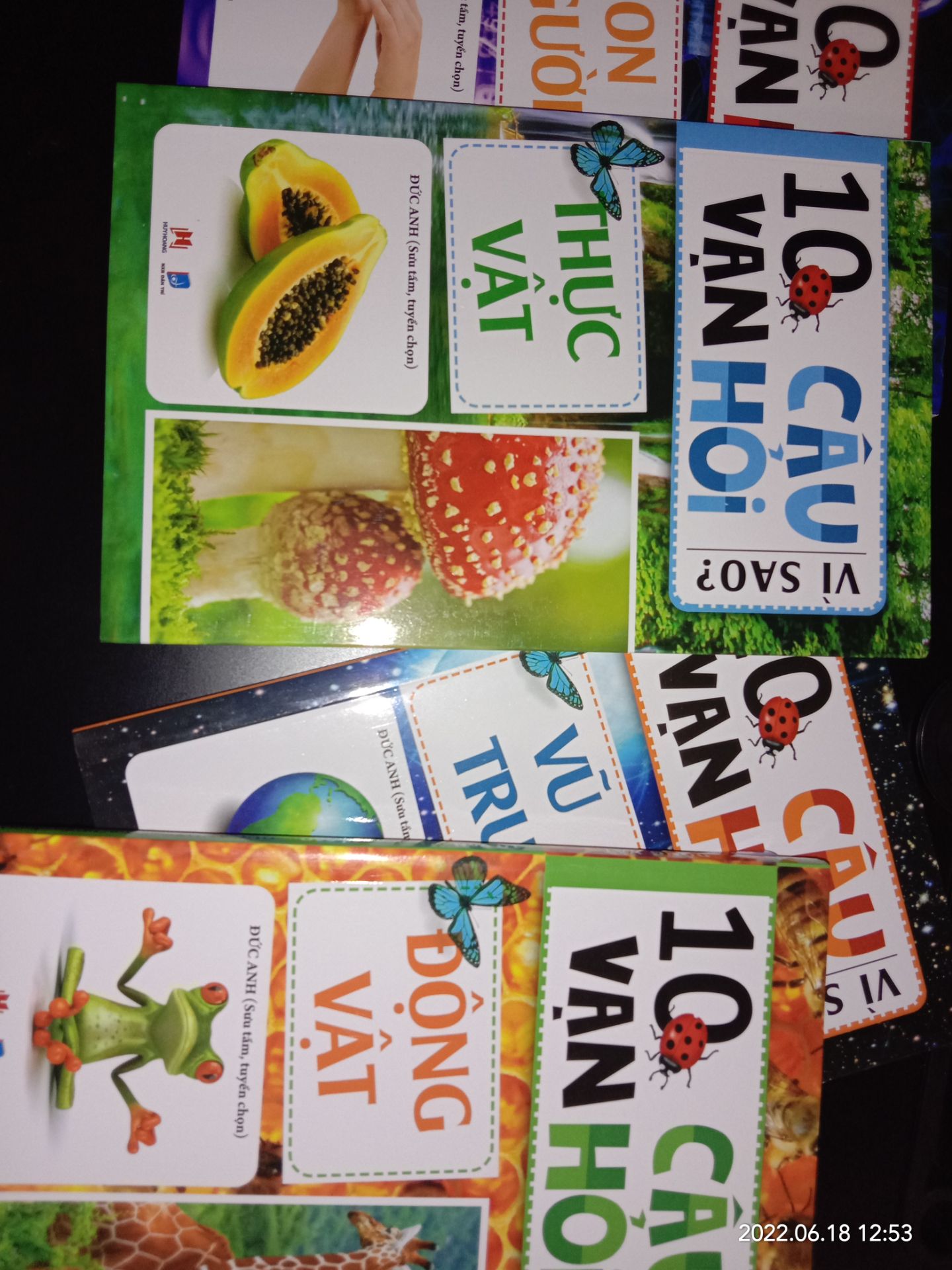 Sản phẩm đẹp, giao nhanh 2 ngày là nhận được, nội dung phong phú đặc sắc, rất gần gũi với cuộc sống nhưng nhiều lúc ta chẳng hề để ý đến. Nhờ sách mà tôi cảm thấy cuộc sống quanh mình thật một li từng tí. Sách giải thích rất kỹ lưỡng. Rất đáng để đọc .

Nói về phần shipper thì cũng khá tốt, có cái là không có tiền lẻ để thối. Để không lãng phí thời gian của shipper nên mình cho chú giữ luôn tiền thừa.