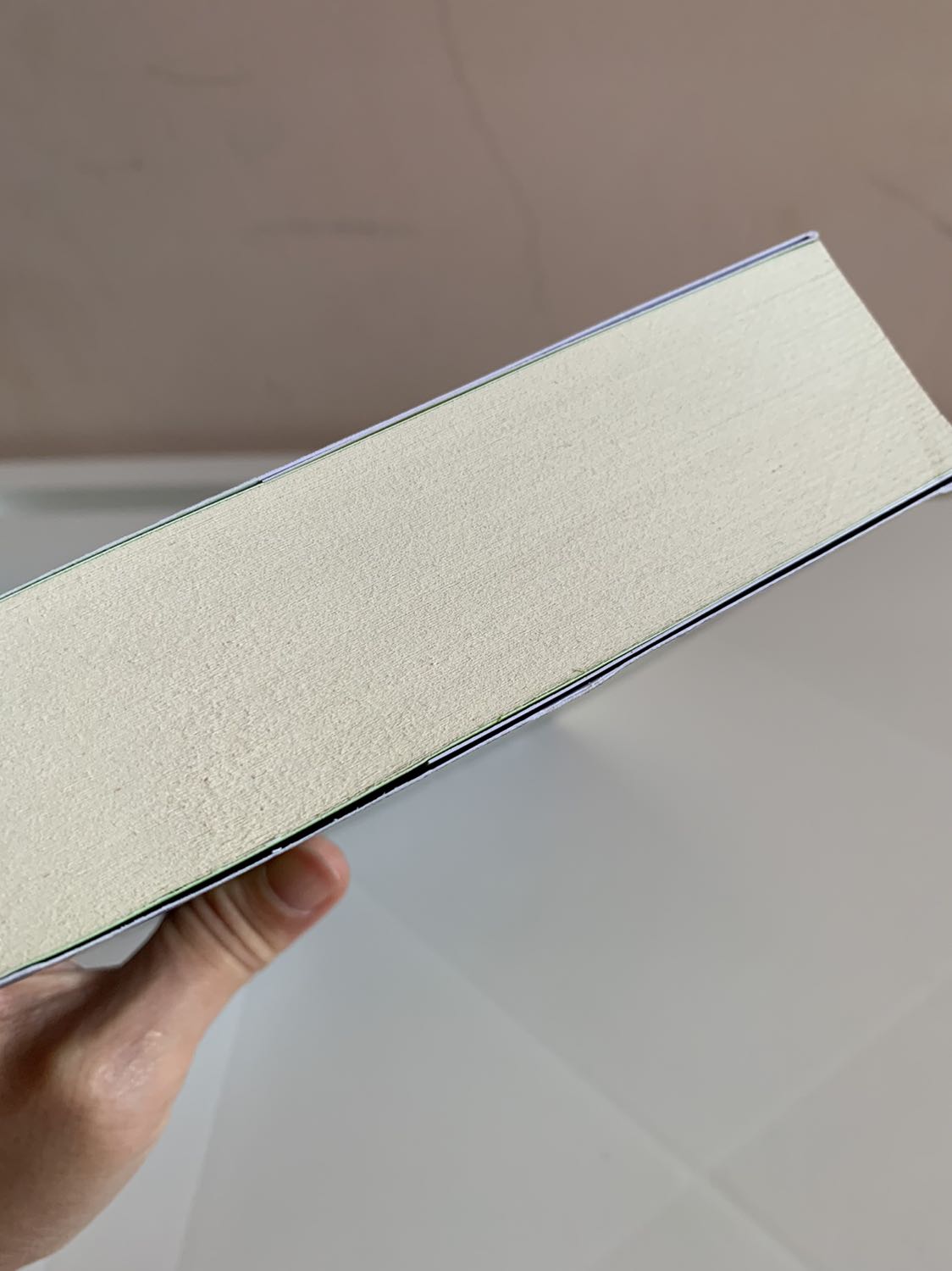 Chất giấy quá tệ, ko khác gì sách lậu, mua 3 quyển của First News 1 lúc mà ko thể chấp nhận chất giấy của cuốn nào, dịch nên giao hàng muộn 1 tuần so với dự kiến cũng ko thông tin đến khách hàng, trong khi mình thanh toán tiền trước, vì dịch nên mình cũng thông cảm nhưng thấy chất giấy của sách thì ko thể chấp nhận được. 1*