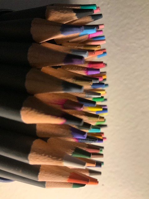 Giao hàng nhanh. Bút cầm êm tay, màu đẹp, tôi rất mê mẩn sản phẩm này.